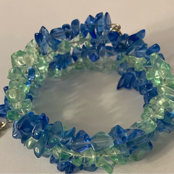 3” Triple Strand Blue Green Glass Chip Memory Wire Dolphin Bracelet Brand New - Picture 6 of 9